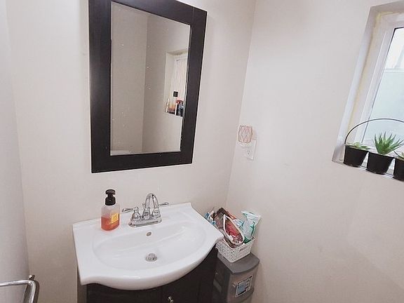2nd image of 2210 Janette Ave