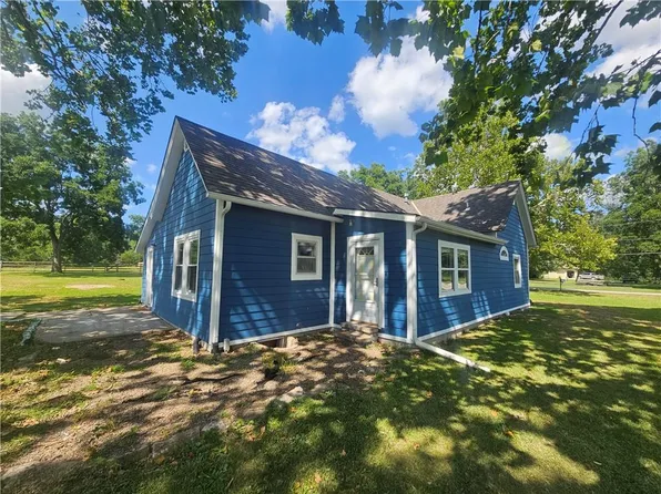 102 W Lincoln St, Lacygne, KS 66040