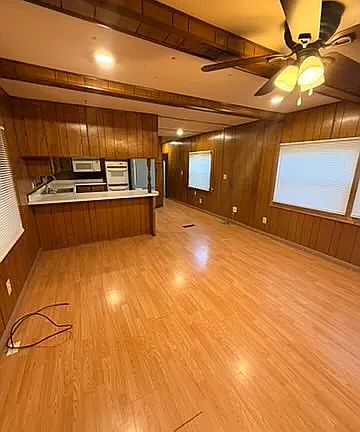 4th image of 2001 Eagles Way