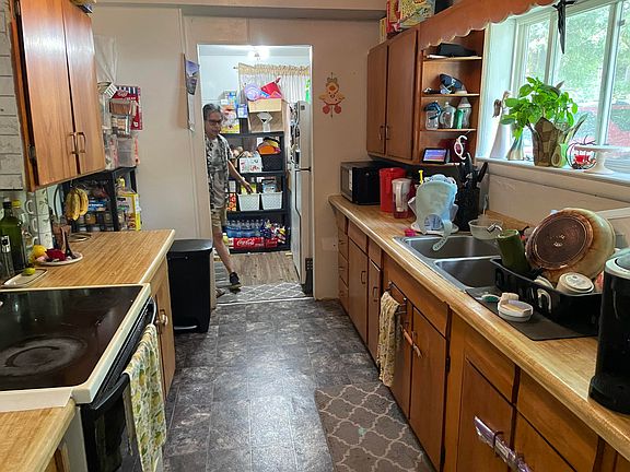 2nd image of 282 Pine St