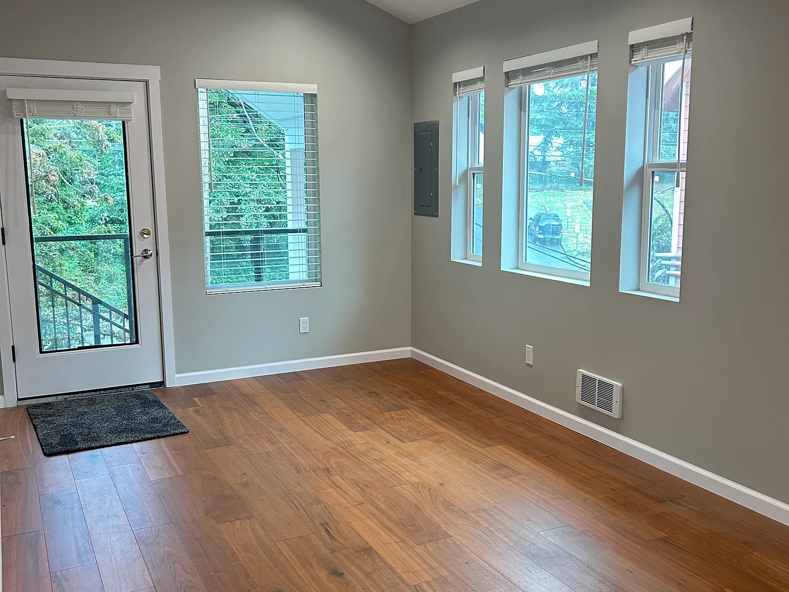 6833 Weedin Pl NE — Photo 2