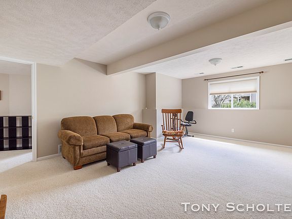 5th image of 3906 Windsor Hill Dr