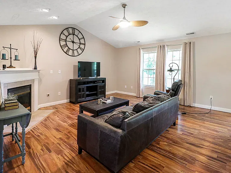 3 bed, 1223 sqft, $1,685 — Photo 2