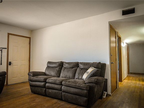 5th image of 603 S Ash St