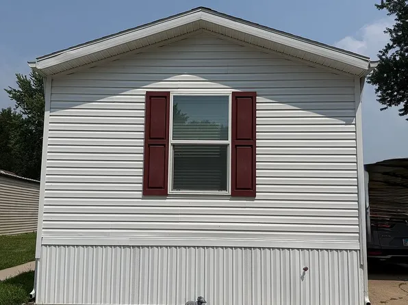 2300 79th Ave W Trailer 23, Rock Island, IL 61201