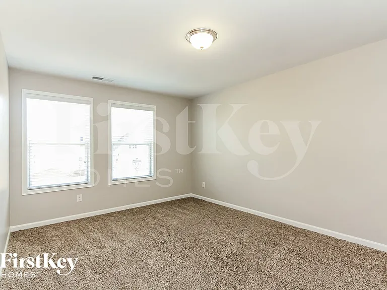 3940 Lake Breeze Dr — Photo 12