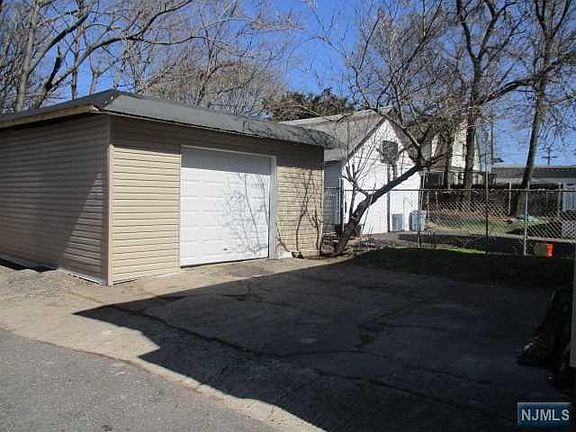 5th image of 15 Paine Ave