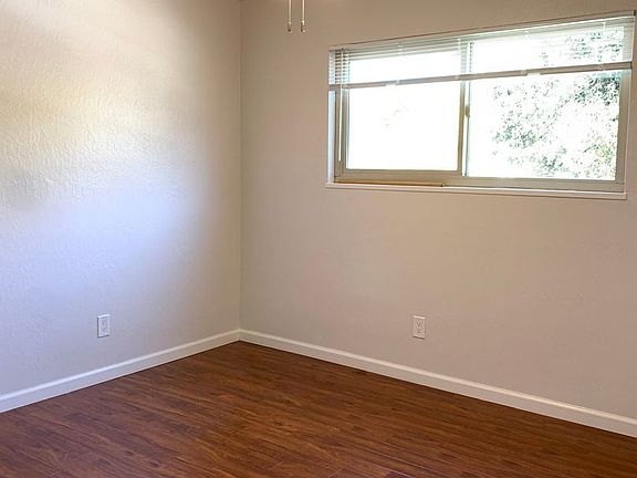 3rd image of 1008 Helen Ave #1