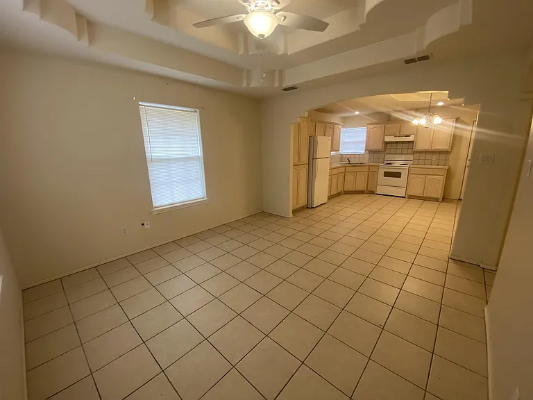 2223 Moonlight Ln #4 — Photo 4