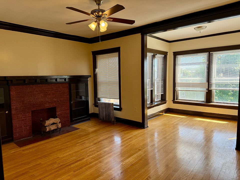 Living Room/Sun Room