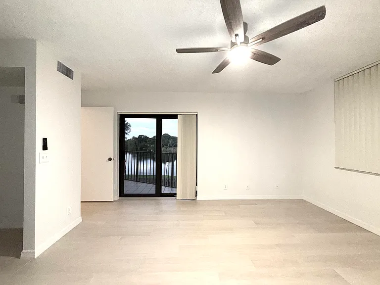 3757 Victoria Dr — Photo 14