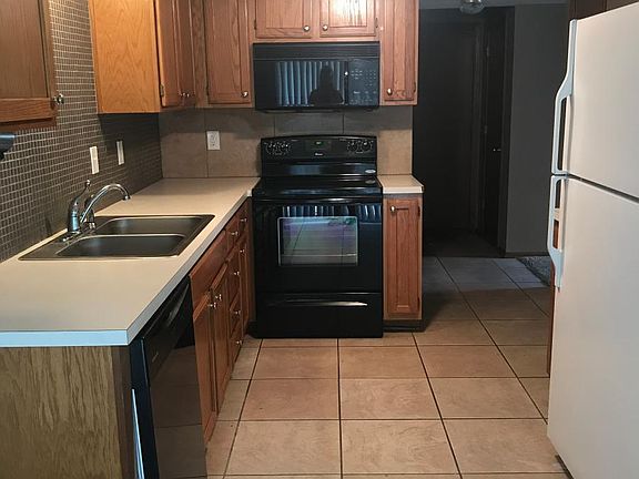3rd image of 715 NE Swann Cir