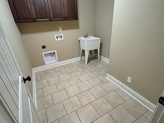 5th image of 1516 Rushmore Dr