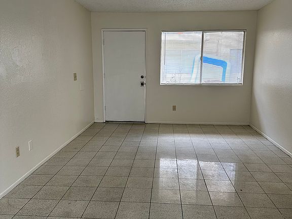 3rd image of 1721 Conejo Dr #9