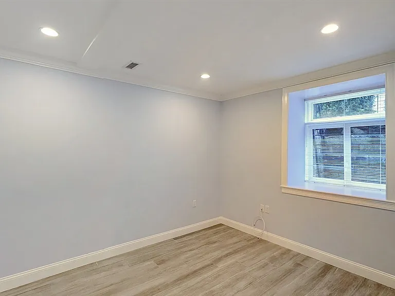 125 Westbourne Ter #1 — Photo 9
