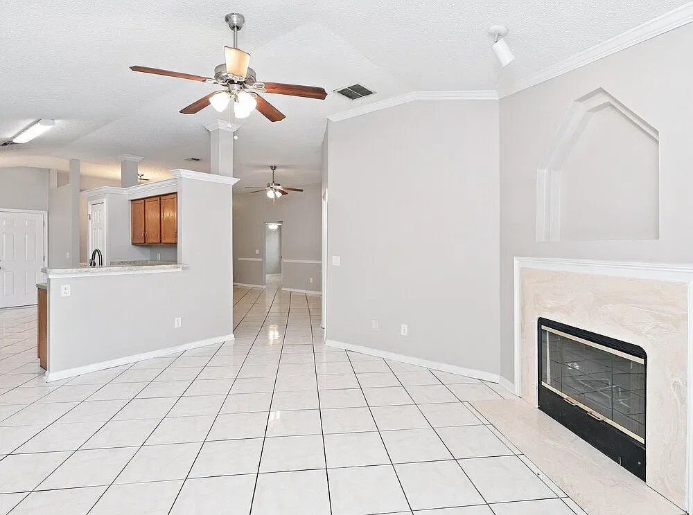 4 bed, 2.0 bath, 1761 sqft, $1,955 — Photo 3