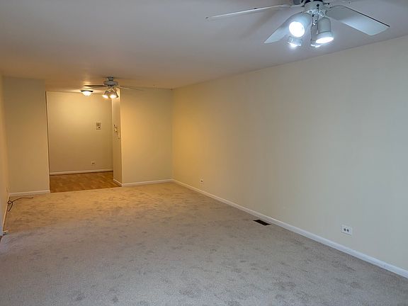 4th image of 1S055 Spring Rd #1C