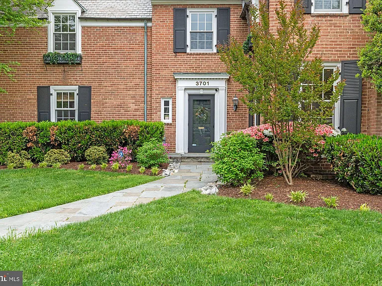 3701 Blackthorn Ct — Photo 3
