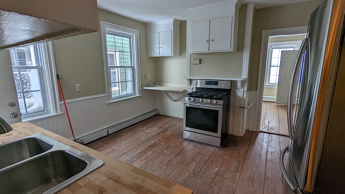 kitchen - 363 Orms St