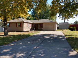 1222 S Benton Ave, Marshall, MO 65340