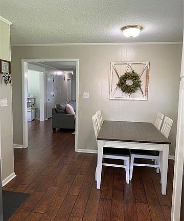 3rd image of 3024 Hazel Dr