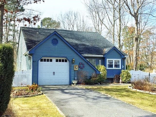 1st image of 749 Ravenwood Dr