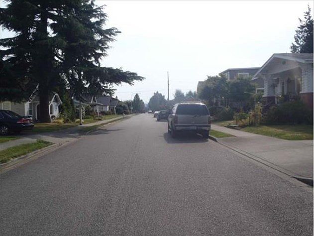 2nd image of 106 E St SE