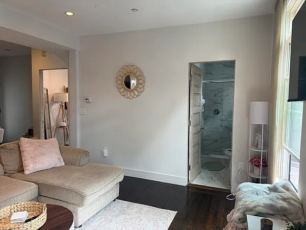 4 bed, 1250 sqft, $4,400 — Photo 4