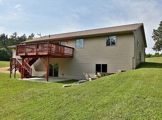 18244 Williamsburg Ct, Durango, IA 52039