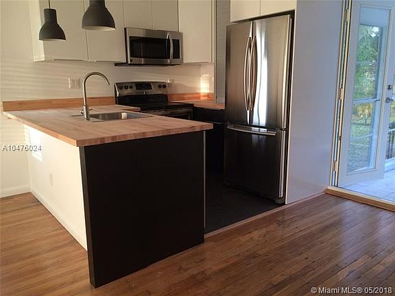 Cozy cottage like home in up and coming South Miami