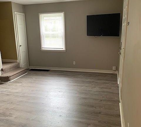 4th image of 724 Clarendon Pl