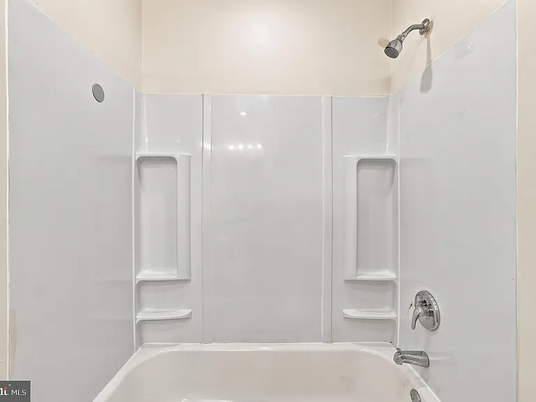 155 Hampshire Rd — Photo 12
