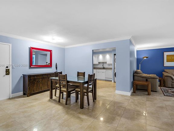 4th image of 1450 Brickell Bay Dr APT 615
