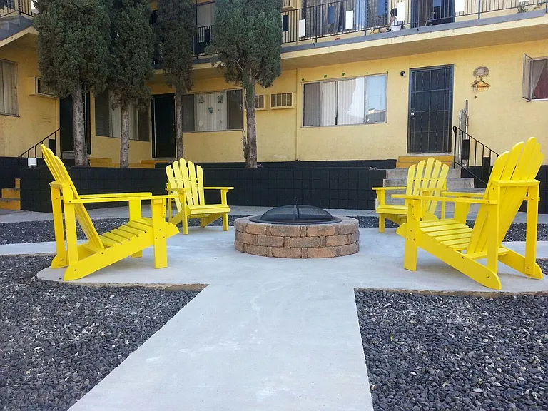 College Manor — Photo 31