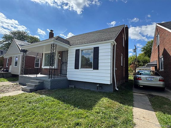 2nd image of 19395 Fairport St