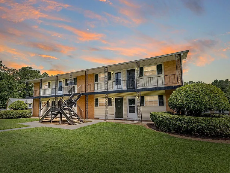 Premier Club Living Apartments in Union City, GA | Spacious Pet-Friendly Apartments Near I-85 — Photo 3