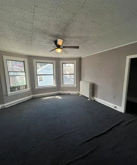 223 W Rowe St — Photo 8