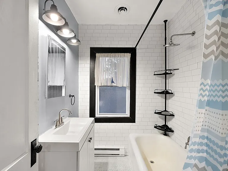 2256 W Philadelphia St — Photo 16