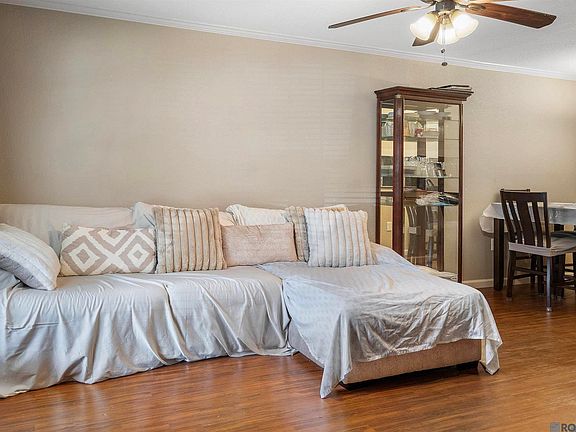 4th image of 10302 W Winston Ave APT 1