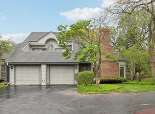 409 Pine Ter, Oconomowoc, WI 53066