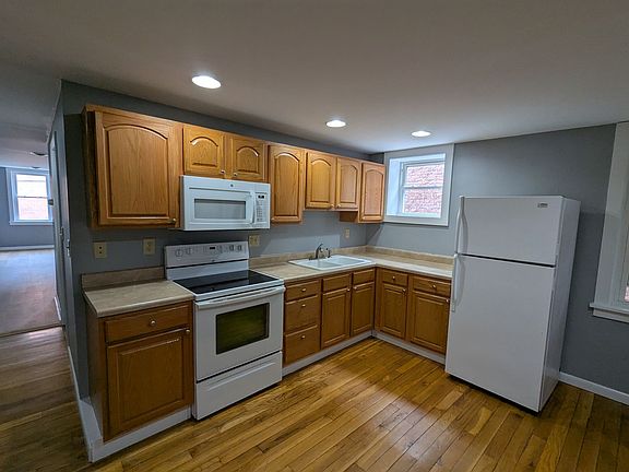 2nd image of 137 Remsen St #2R