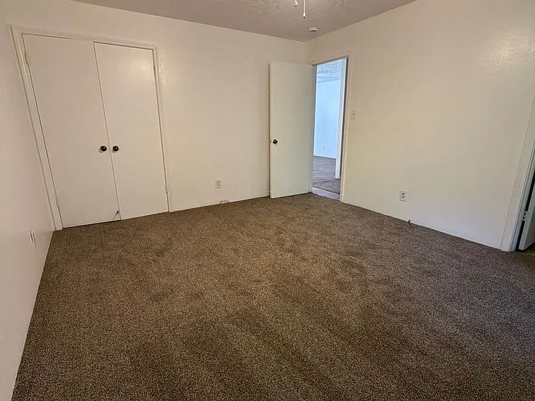 37-39 Rushwood Dr — Photo 6