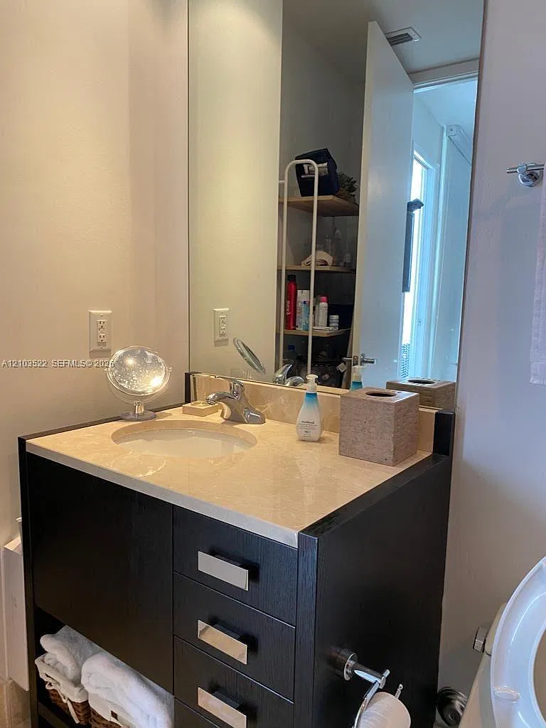 Trump Royale Condo — Photo 1