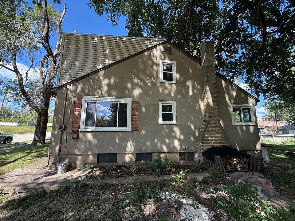 2nd image of 611 N Strong Ave