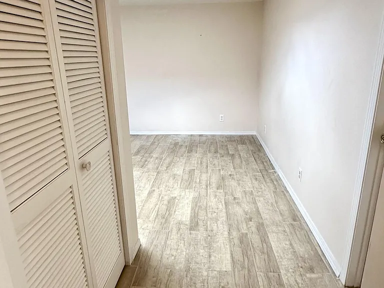 10101 Renfrew Dr — Photo 35