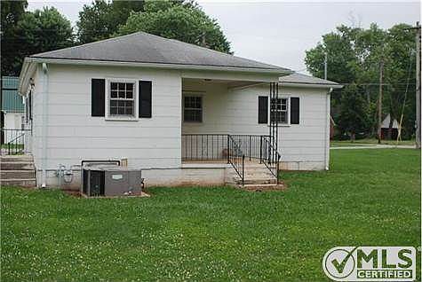 1st image of 103 Poplar St N