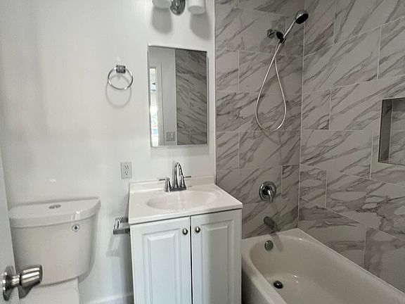 5th image of 00-1007 E Ocean Blvd #11