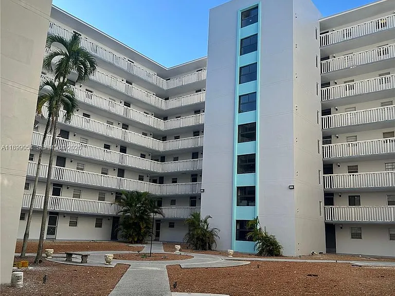 15600 NW 7th Ave #204 — Photo 2
