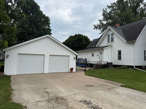 4th image of 200 E Davis Ave