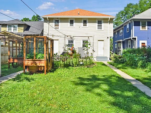3rd image of 4823 N College Ave